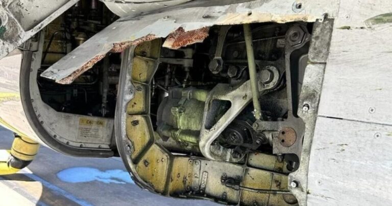 United Airlines Boeing 737 lands in Oregon with exterior panel missing
