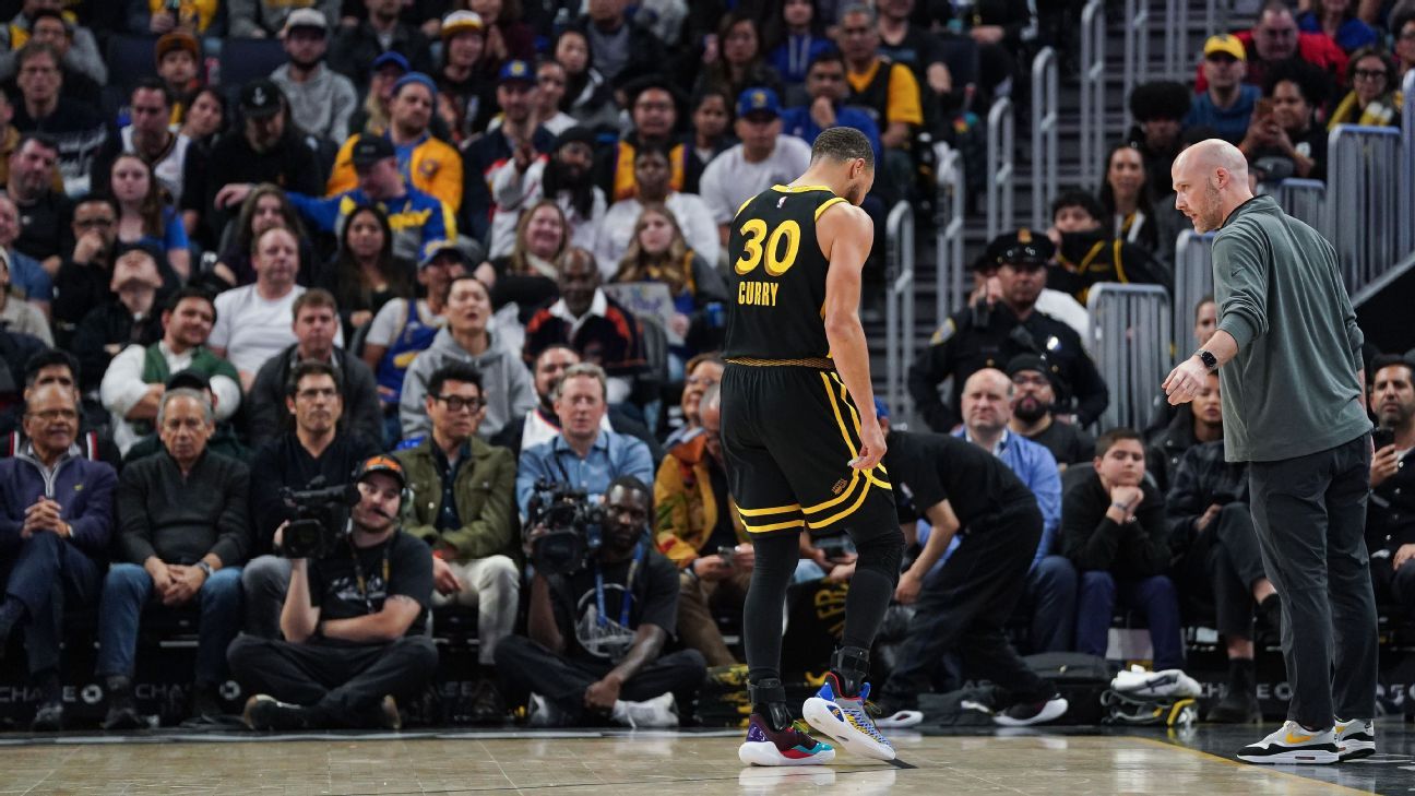 Stephen Curry exits Warriors game with ankle injury