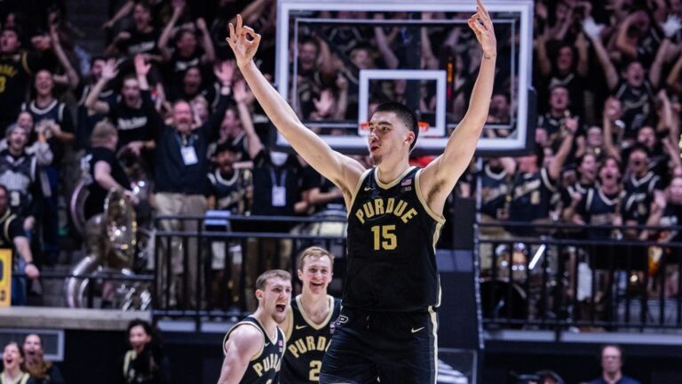 Zach Edey front-runner for Wooden Award