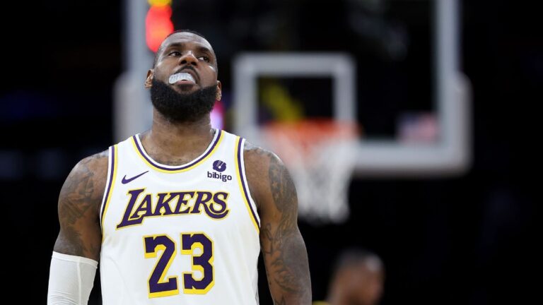 Warriors Edge Lakers in Controversial Finish