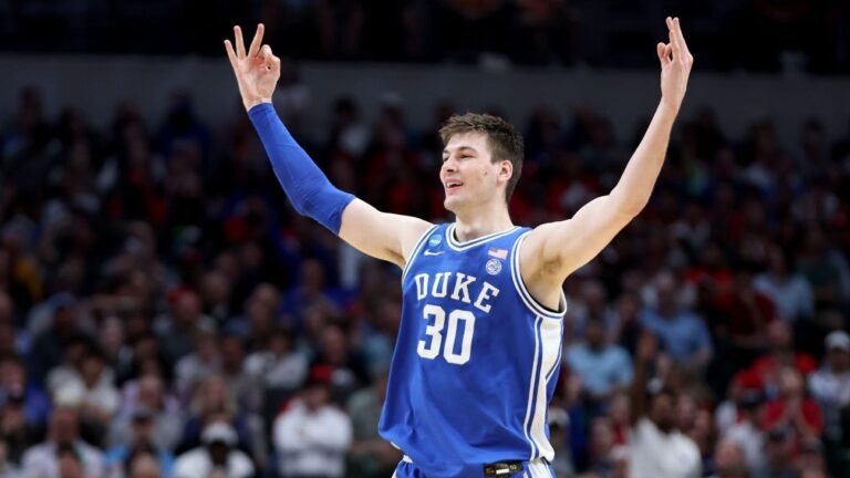 Elite Eight Set: UConn vs Illinois, Clemson vs Alabama