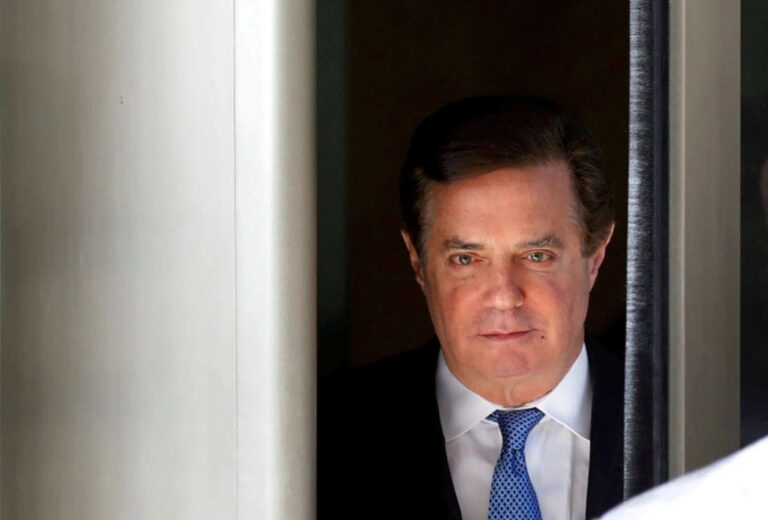 Senator Wyden Calls for Declassification of Senate Report on Manafort’s Russia Ties