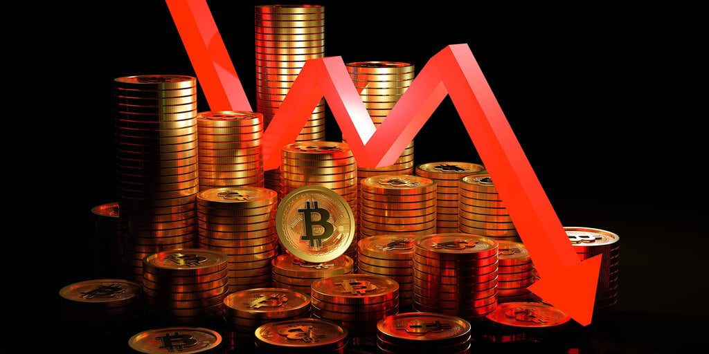 Bitcoin Tumbles After $300M Liquidations