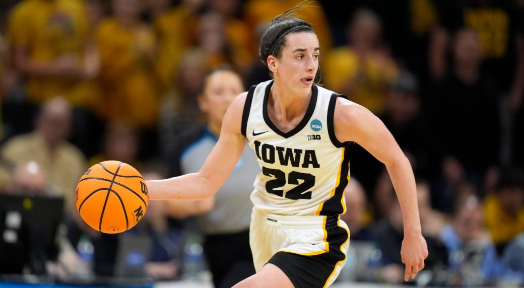 Caitlin Clark’s 32 points help Iowa advance