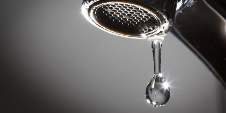 CDC Warns: Don’t Squirt Tap Water in Face