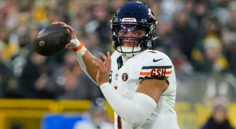 Bears Trade QB Justin Fields to Steelers