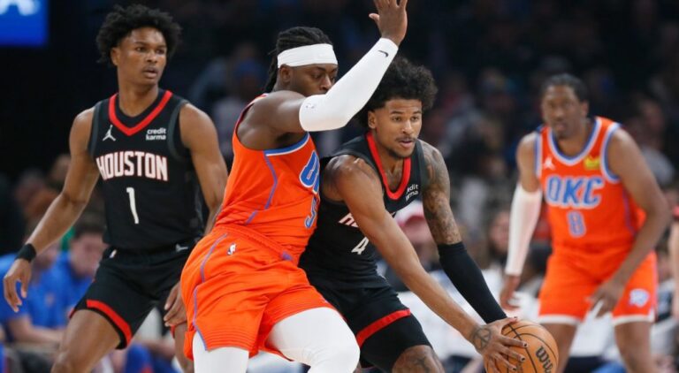 NBA Roundup: Hawks, Warriors Win Big
