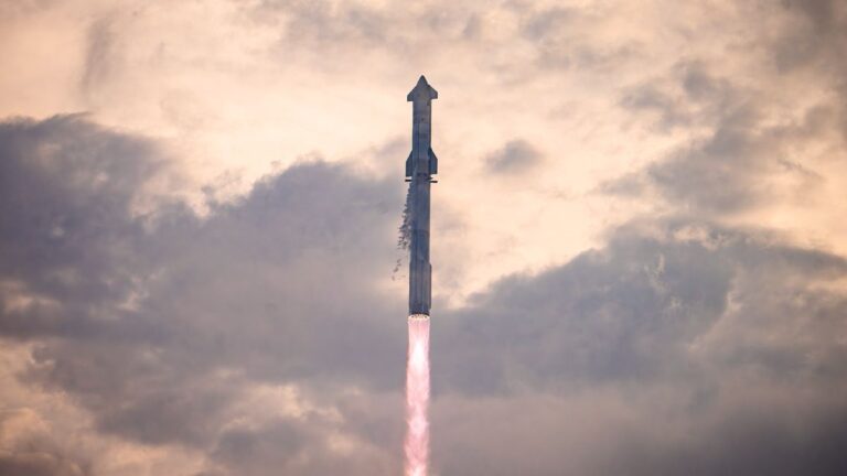 SpaceX to Launch Giant Starship Rocket Today!