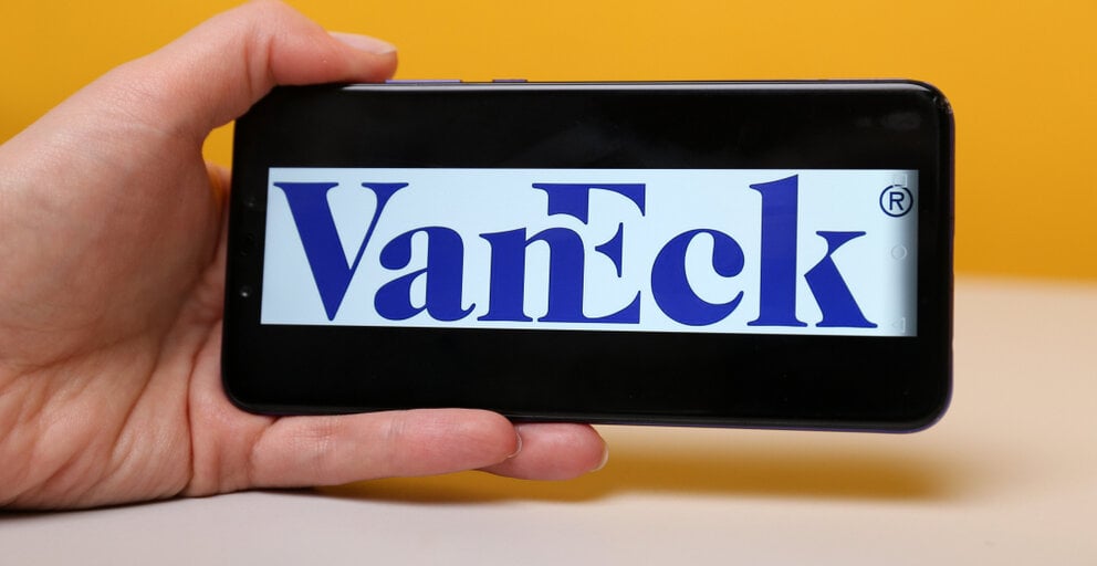 VanEck Waives Sponsor Fees for Spot Bitcoin ETF