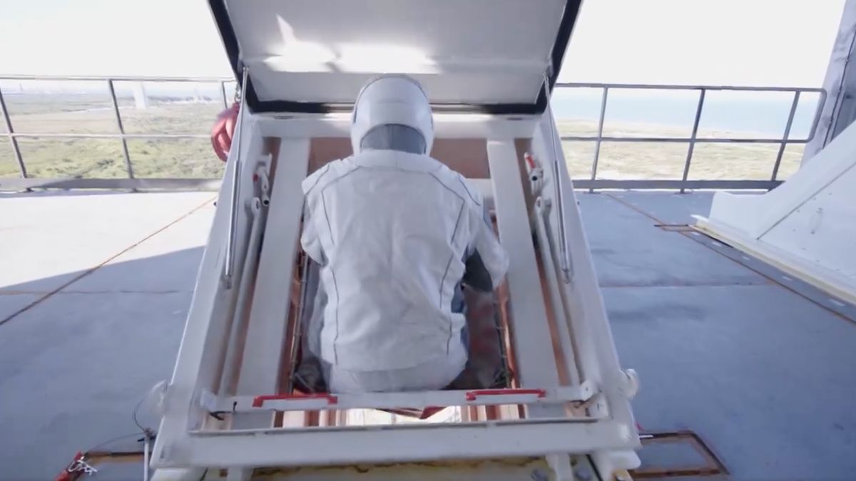 SpaceX tests new emergency-escape astronaut slide