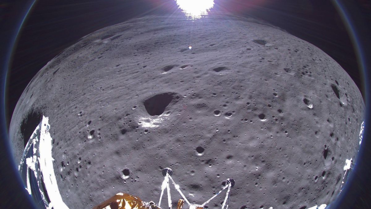 First successful private moon-landing mission comes to an end