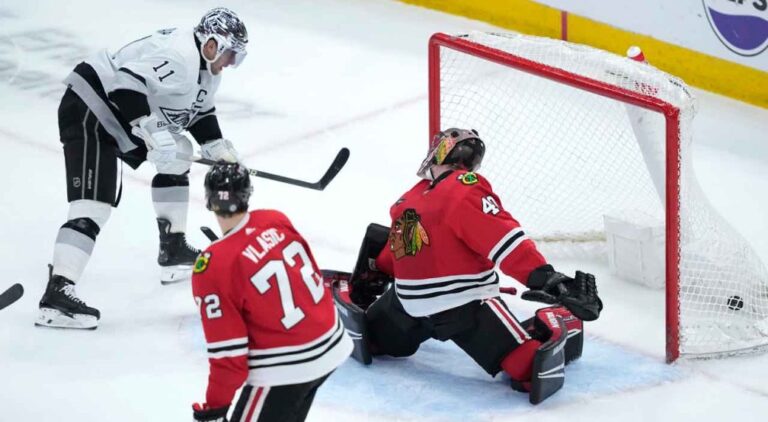 Kopitar scores 2, Kings blank Blackhawks 5-0