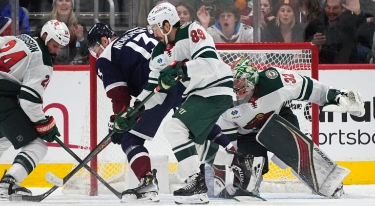 HINTZ, TANEV LEAD STARS PAST DUCKS