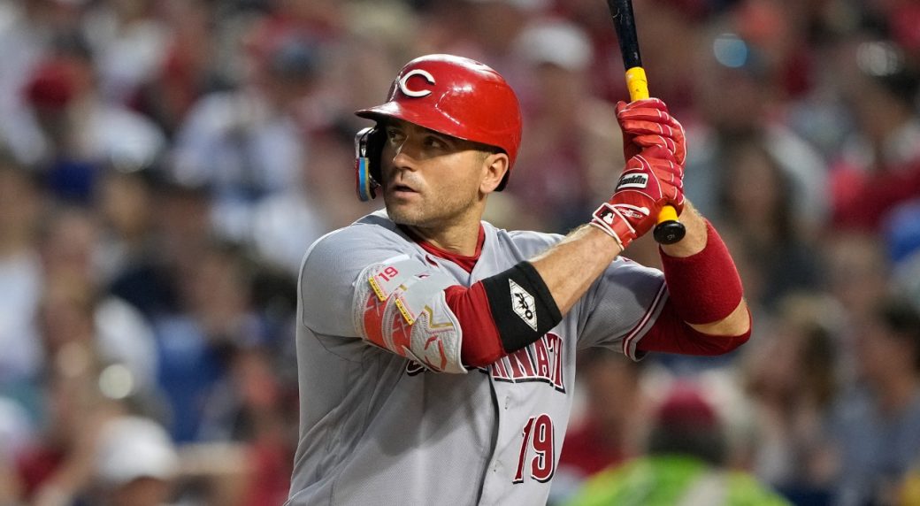 Joey Votto signs with Toronto Blue Jays