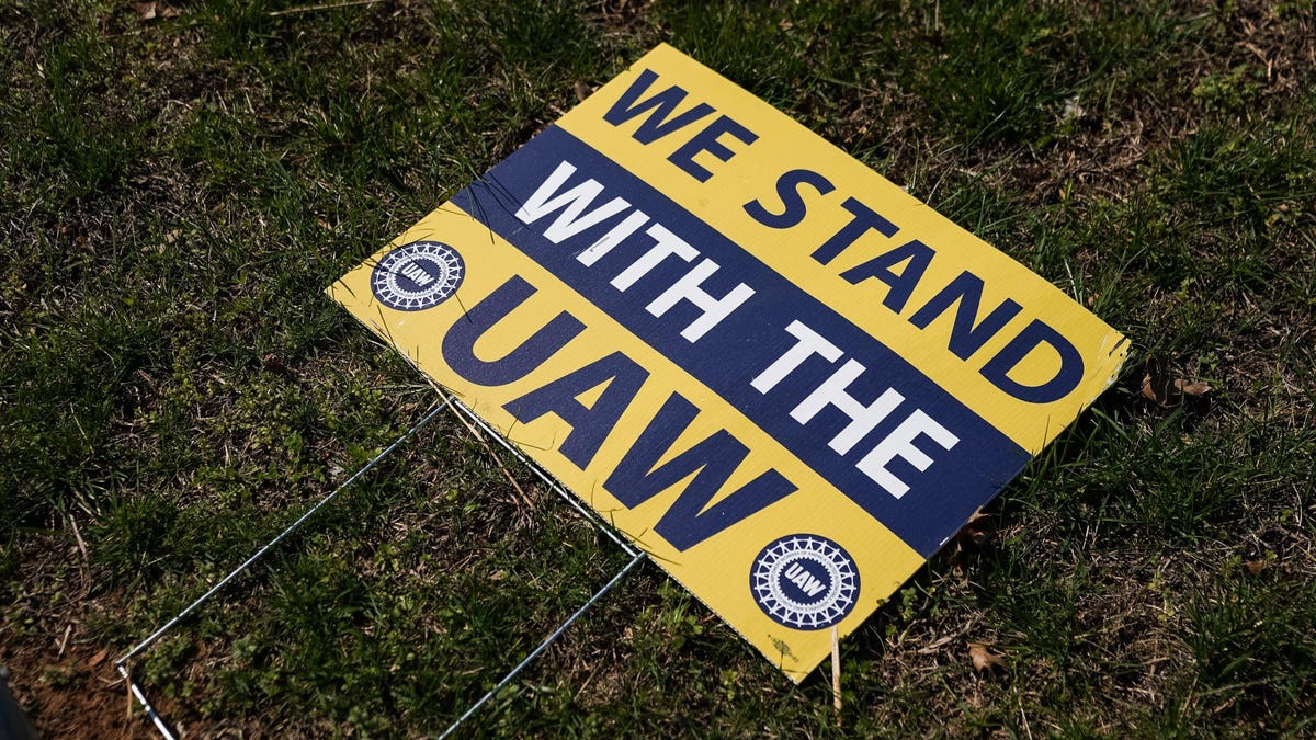 Southern Governors Push Back Against UAW’s Unionization Drive