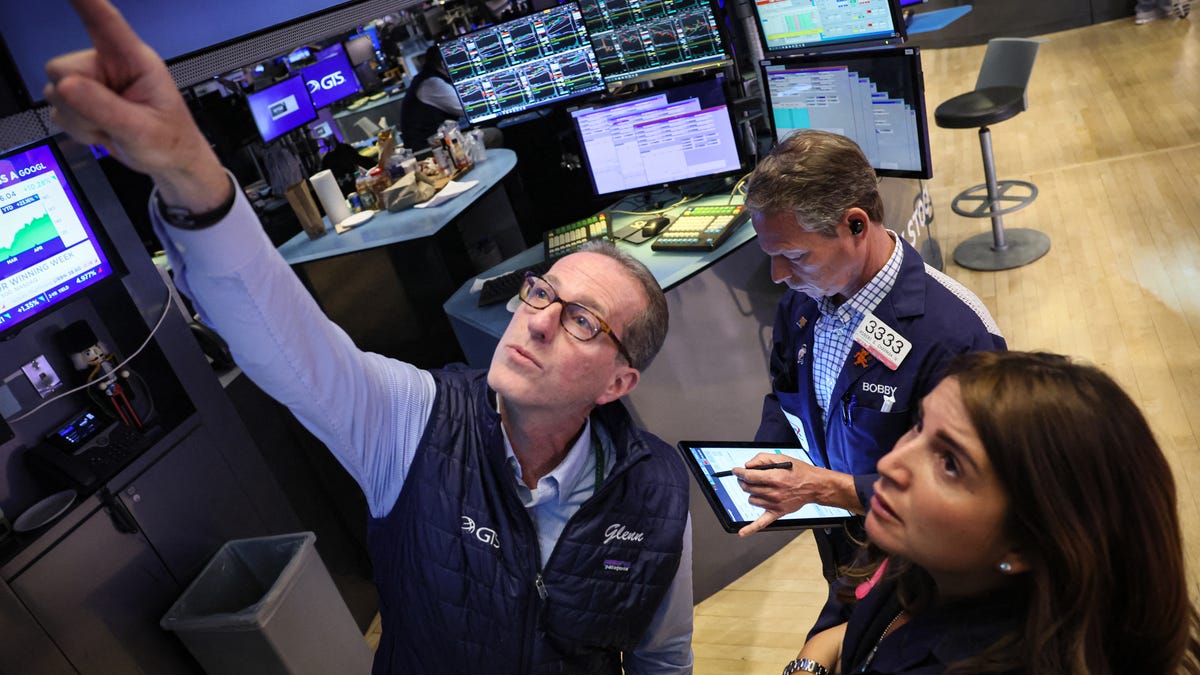 Strong day for US stocks; Alphabet hits $2T; AI stocks rise; Trump Media gains