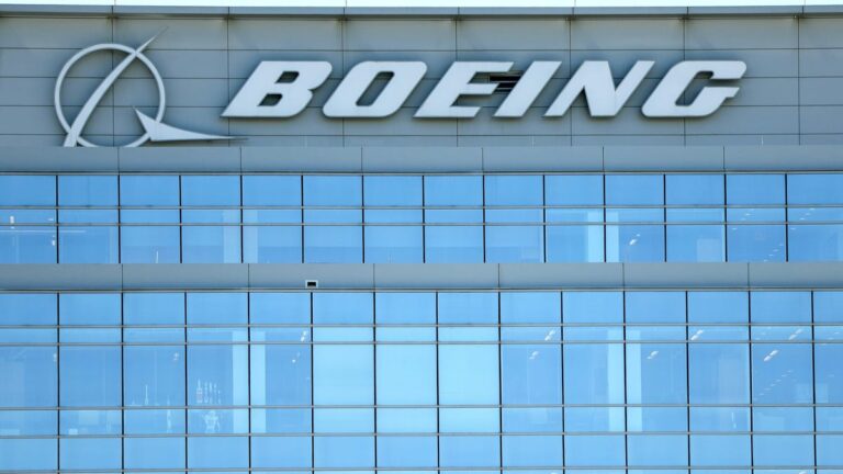 Boeing Raises $10 Billion in Public Credit Markets
