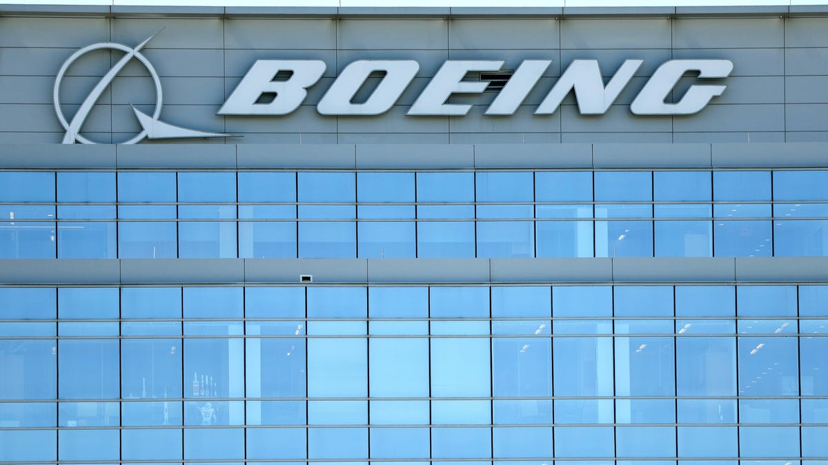Boeing Raises $10 Billion in Public Credit Markets