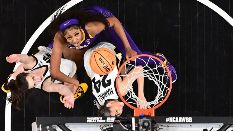 Iowa vs. LSU: Elite Eight Showdown