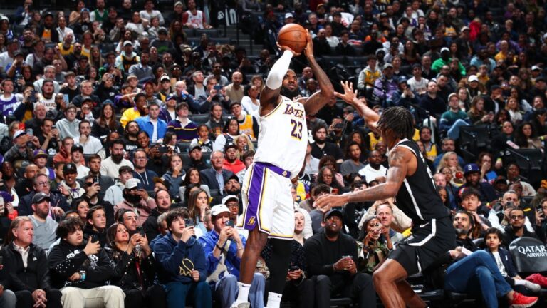 LeBron James scores 40 points at 39