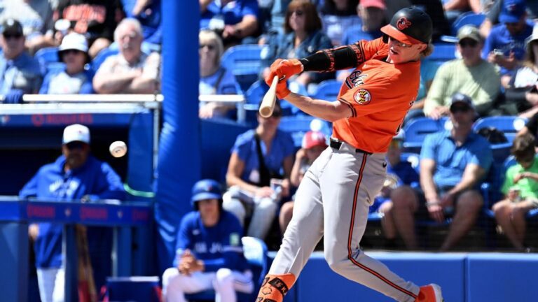 Kjerstad, Stowers lead Tides to 26-11 win