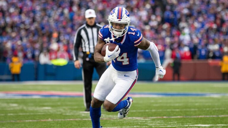Texans Adjust Diggs’ Contract in Blockbuster Trade