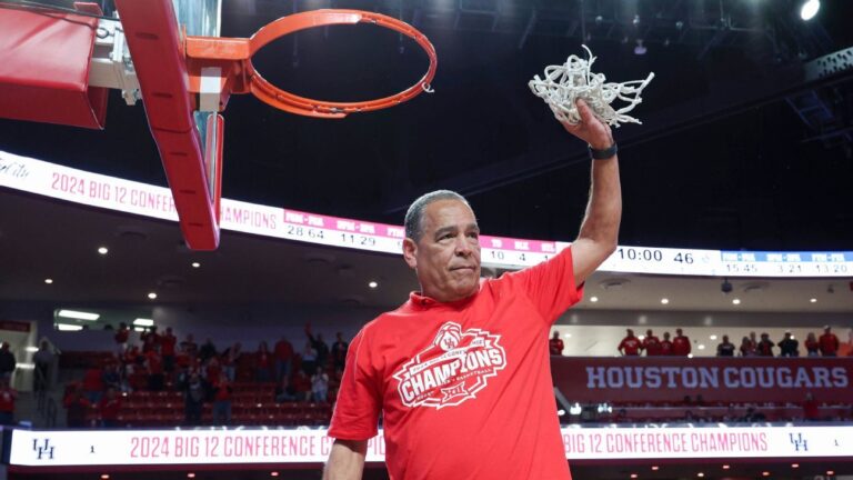 Houston’s Kelvin Sampson Wins AP Coach of the Year