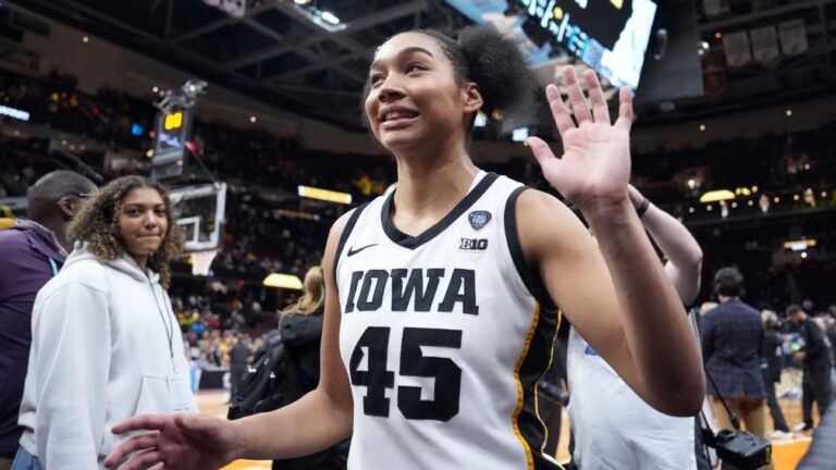 Iowa Stuns UConn in 71-69 Comeback