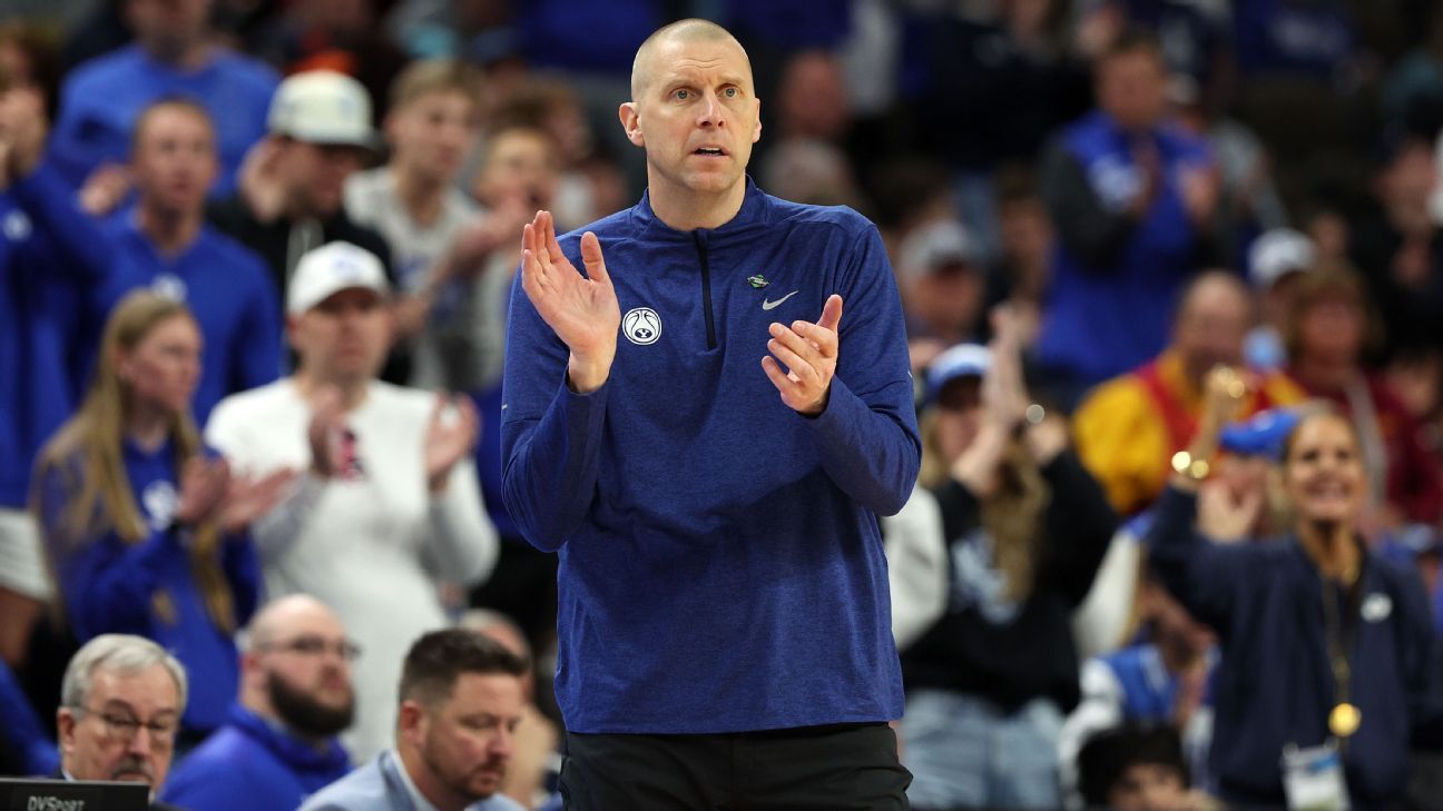 Kentucky targeting Mark Pope as next basketball coach.