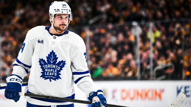 Auston Matthews leads Leafs past Bruins