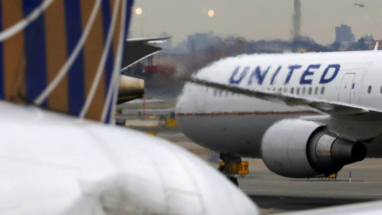 Airline Stocks Surge, AI Stocks to Consider