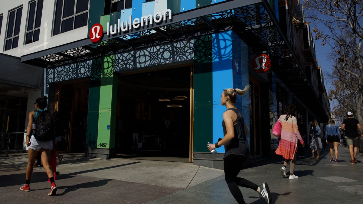 Lululemon Closing Washington Warehouse, Laying Off Employees