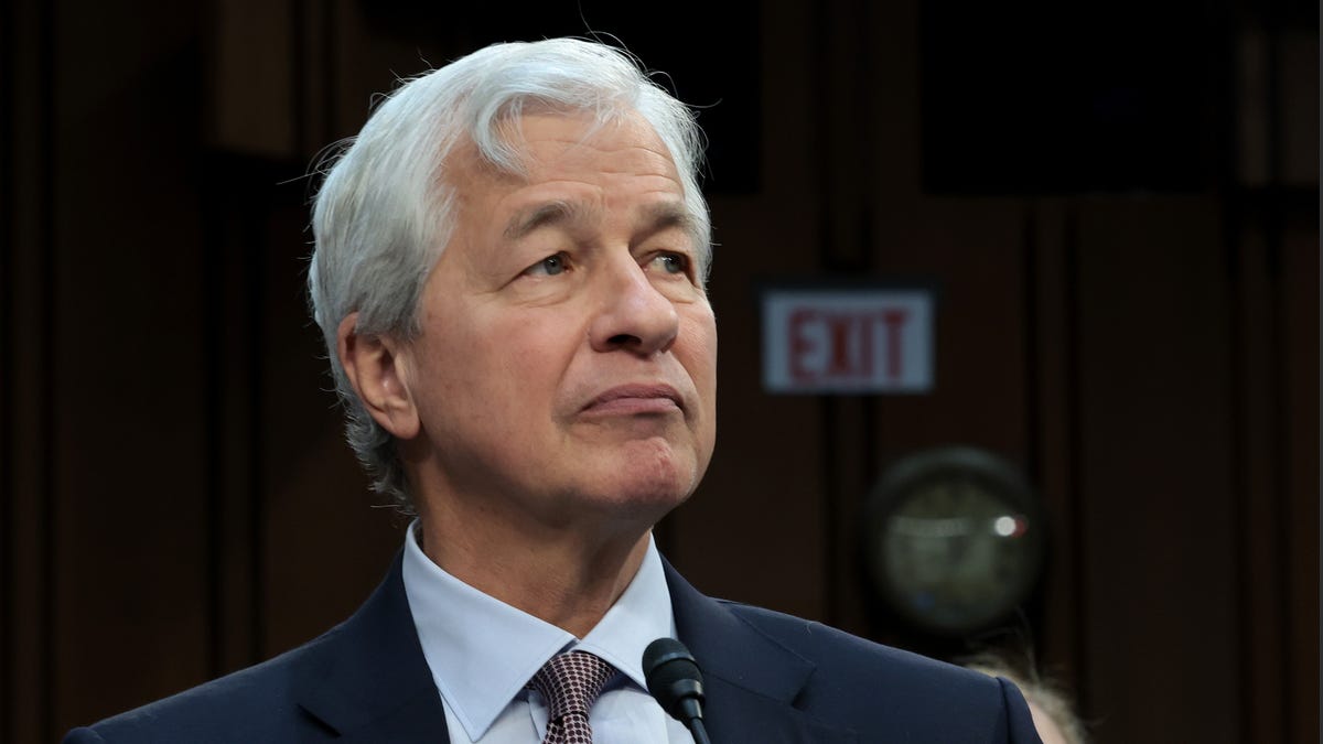 JPMorgan CEO Dimon Cautions on Economic Uncertainty