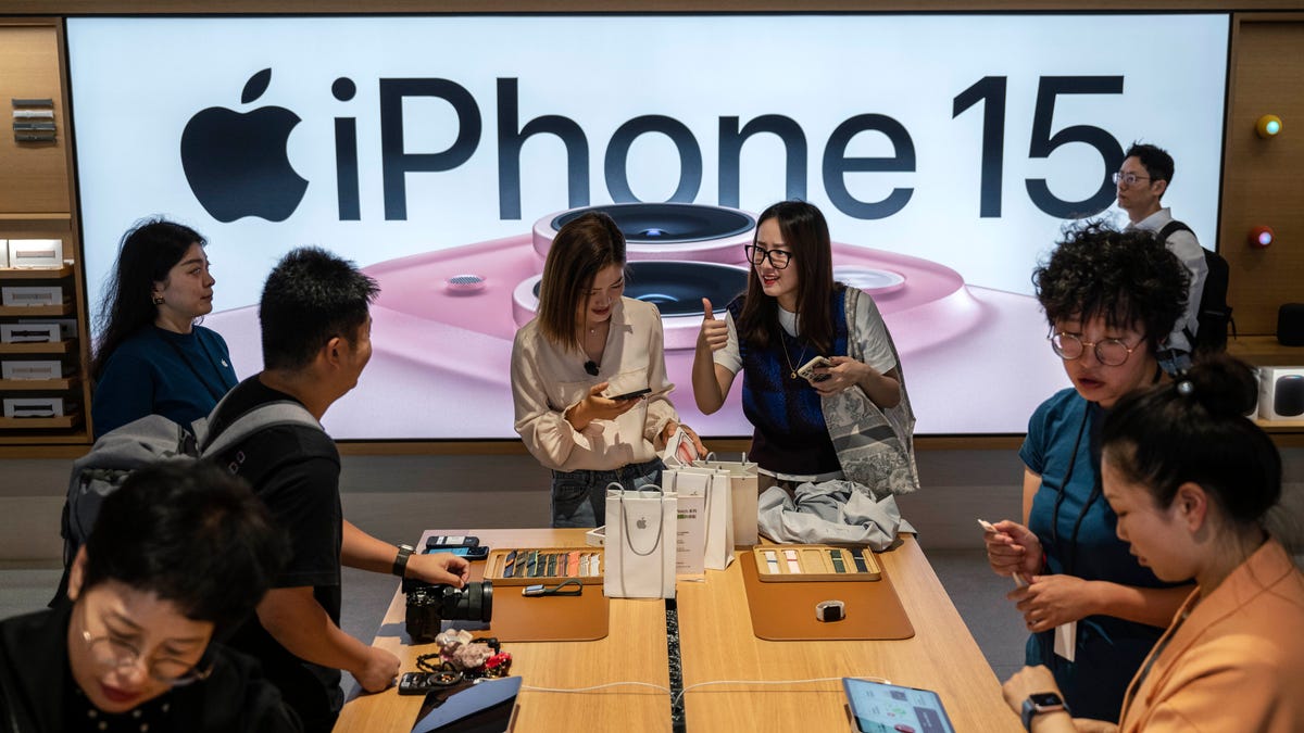 Apple’s iPhone Sales in China Fall 19%