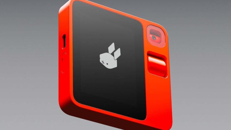 Rabbit R1: Early Hands-On Impressions