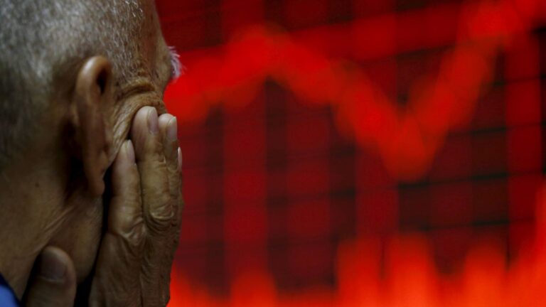 Tech Stocks Drop as Dow Plunges, Bitcoin Falls