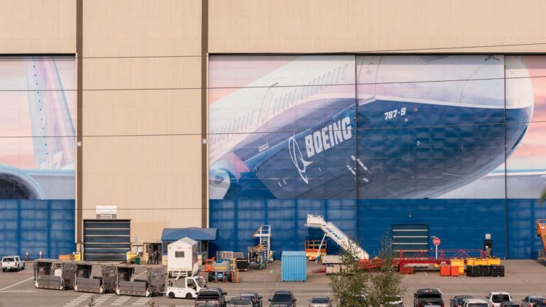 Boeing Faces FAA Probe Over Dreamliner Integrity