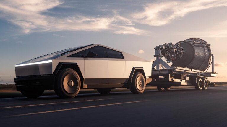 Tesla Cybertruck windshield panel falls off