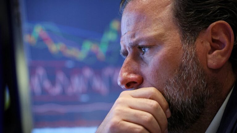 Stocks Rise as Earnings Reports Approach