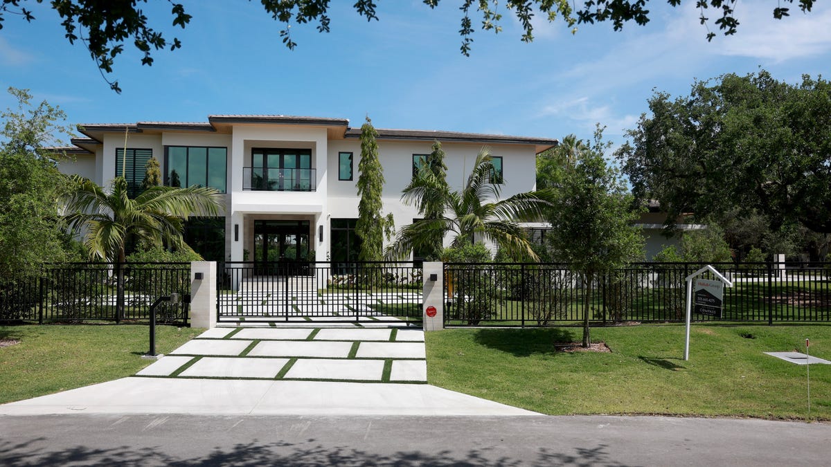 Luxury Home Prices in Miami Metro Hit $3.1M