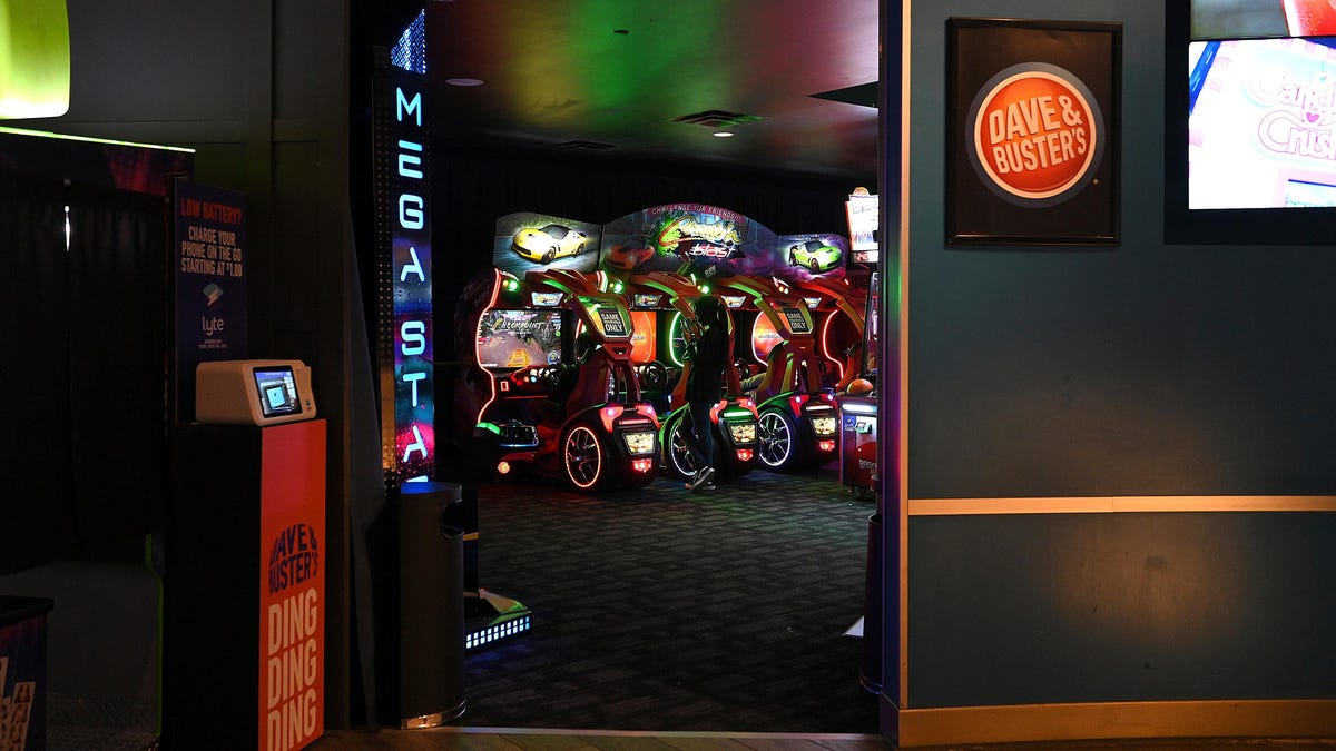 Dave & Buster’s introduces app feature for betting