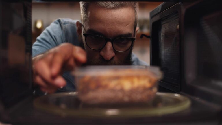 Are Microwave Ovens Actually Safe?