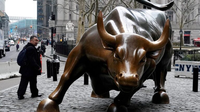 Mixed Market Sentiment on First Day of Q2