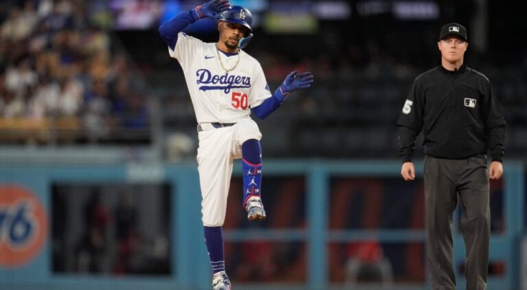 Mookie Betts leads Dodgers to 6-2 win