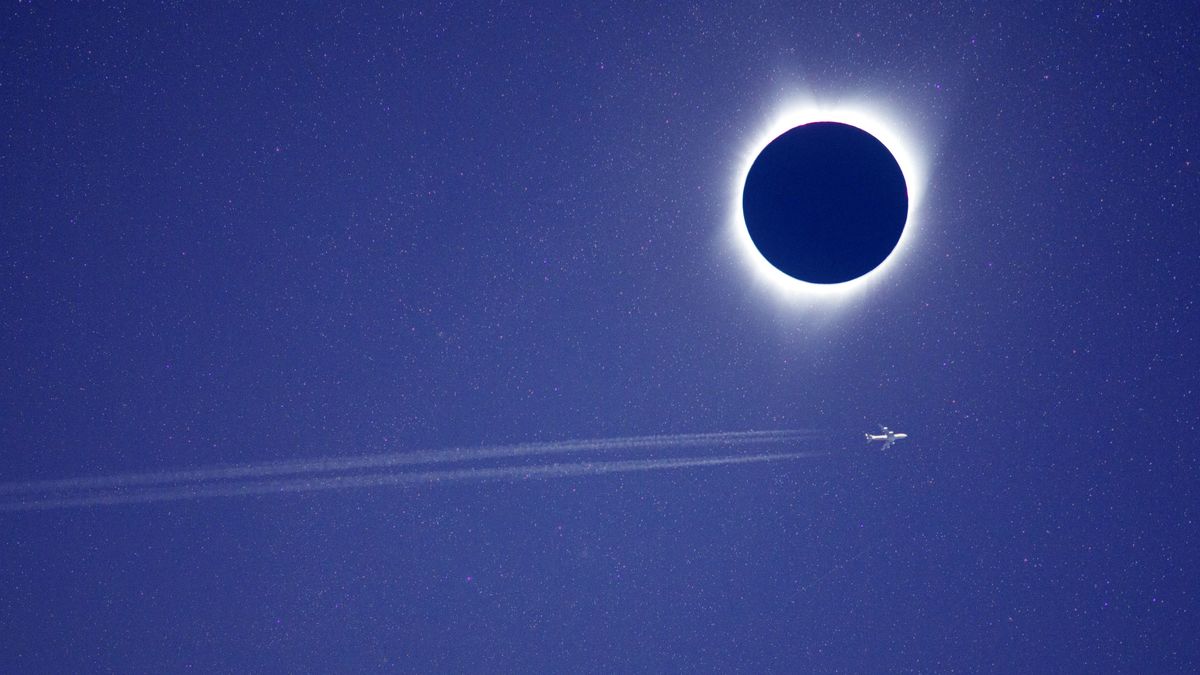 Supersonic Concorde flight extends totality during 1973 eclipse