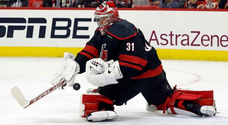 Hurricanes Beat Islanders 3-1 in NHL Playoff Opener