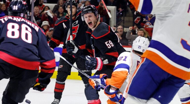 Islanders lose 3-0 lead, Hurricanes win 5-3