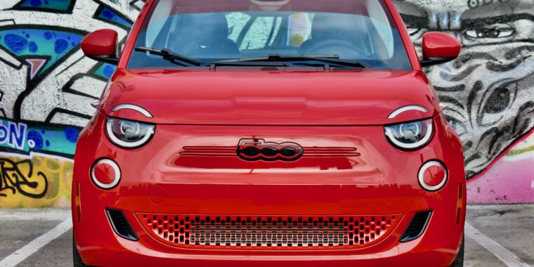 Fiat 500e makes US return, with electric power.