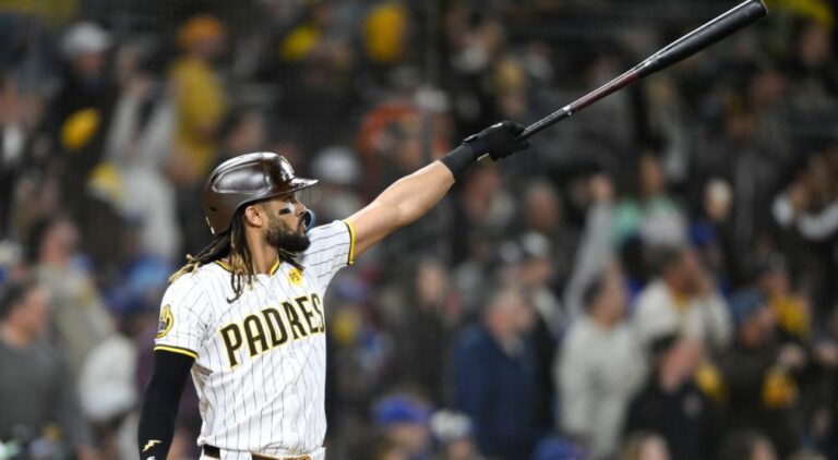 Fernando Tatis Jr. hits two-run homer, Padres stun Cubs