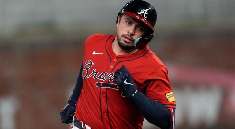 Travis d’Arnaud’s three HRs lift Braves